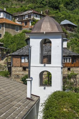 19. yüzyıldan kalma otantik evleri olan Delchevo köyü, Blagoevgrad bölgesi, Bulgaristan