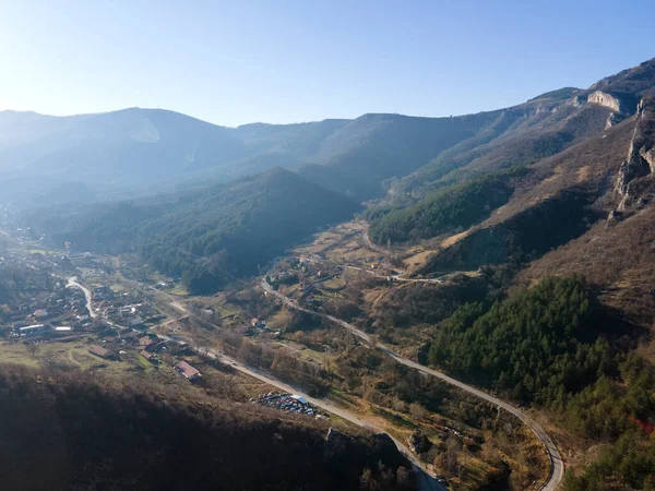 Balkan Dağları ve Vratsata Geçidi 'nin İnanılmaz Sonbahar Manzarası, Bulgaristan