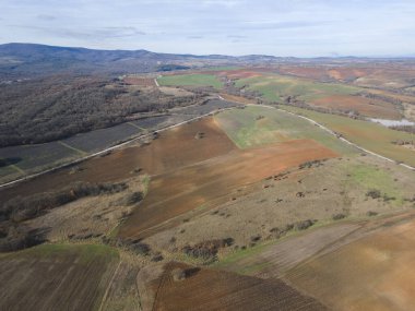 Bulgaristan 'ın Haskovo Bölgesi Topolovgrad kasabası yakınlarındaki Sakar Dağı' nın hava manzarası