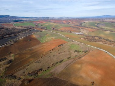 Bulgaristan 'ın Haskovo Bölgesi Topolovgrad kasabası yakınlarındaki Sakar Dağı' nın hava manzarası