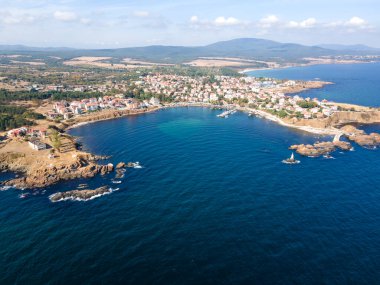 Bulgaristan 'ın Burgaz Bölgesi Ahtopol kentinin hava manzarası 