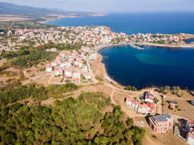 Bulgaristan 'ın Burgaz Bölgesi Ahtopol kentinin hava manzarası 