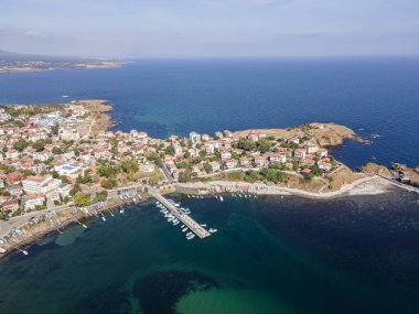 Bulgaristan 'ın Burgaz Bölgesi Ahtopol kentinin hava manzarası 
