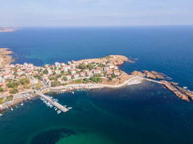 Bulgaristan 'ın Burgaz Bölgesi Ahtopol kentinin hava manzarası 