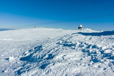 Bulgaristan 'ın Sofya kentinin Cherni Vrah zirvesi yakınlarındaki Vitosha Dağı' nın kış manzarası