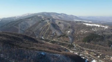 Bulgaristan 'ın Sofya kenti Boyana İlçesi yakınlarındaki Vitosha Dağı' nın hava kışı manzarası