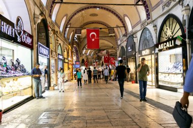 İSTANBUL, TURKEY - 26 Temmuz 2019: İstanbul, Türkiye 'deki Grand Bazaar' ın iç manzarası