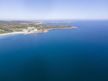 Bulgaristan 'ın Burgaz Bölgesi' nin Dyuni tatil beldesi yakınlarındaki The Driver Beach 'in hava manzarası