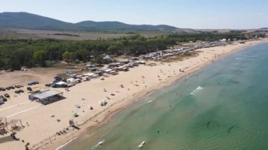 Bulgaristan 'ın Burgaz Bölgesi' nin Sozopol kasabası yakınlarındaki Gradina (Bahçe) plajının havadan manzarası 