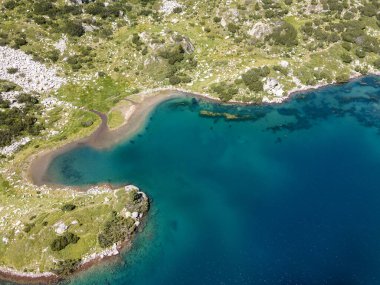 Balık Banderitsa Gölü, Pirin Dağı, Bulgaristan 'ın şaşırtıcı hava manzarası