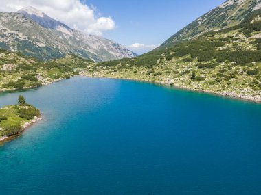 Balık Banderitsa Gölü, Pirin Dağı, Bulgaristan 'ın şaşırtıcı hava manzarası