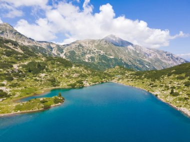 Balık Banderitsa Gölü, Pirin Dağı, Bulgaristan 'ın şaşırtıcı hava manzarası