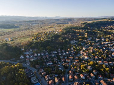 Bulgaristan 'ın Pernik kentinin şaşırtıcı Sonbahar manzarası