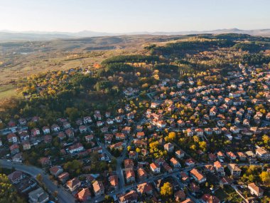 Bulgaristan 'ın Pernik kentinin şaşırtıcı Sonbahar manzarası