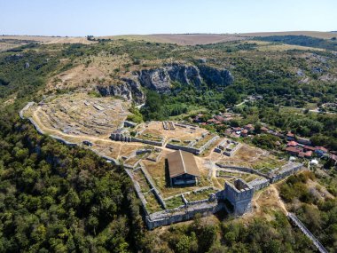 İkinci Bulgar İmparatorluğu, Rusçuk bölgesi ve Bulgaristan 'dan Ortaçağ tahkim edilmiş Cherven kentinin havadan görünüşü