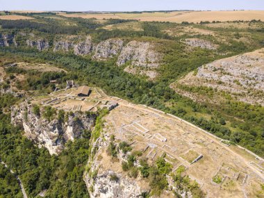 İkinci Bulgar İmparatorluğu, Rusçuk bölgesi ve Bulgaristan 'dan Ortaçağ tahkim edilmiş Cherven kentinin havadan görünüşü