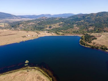 Bulgaristan 'ın Pernik Bölgesi, Yarlovtsi Barajı' nın hava manzarası