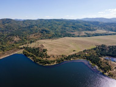 Bulgaristan 'ın Pernik Bölgesi, Yarlovtsi Barajı' nın hava manzarası