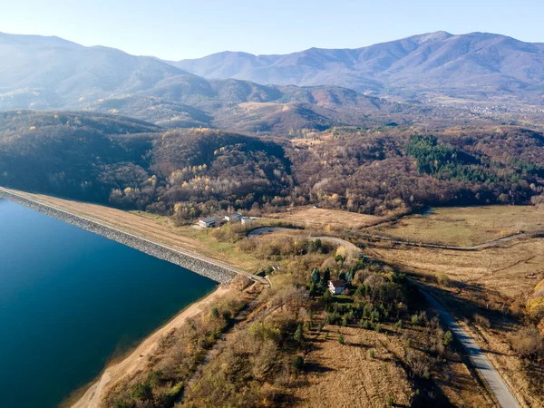 Bulgaristan 'ın Montana bölgesinin Srechenska Bara Baraj Havalimanı manzarası