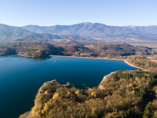 Bulgaristan 'ın Montana bölgesinin Srechenska Bara Baraj Havalimanı manzarası