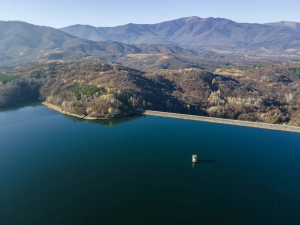 Bulgaristan 'ın Montana bölgesinin Srechenska Bara Baraj Havalimanı manzarası
