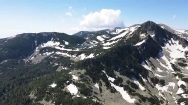 Kremenski göllerinin şaşırtıcı hava manzarası, Pirin Dağı, Bulgaristan