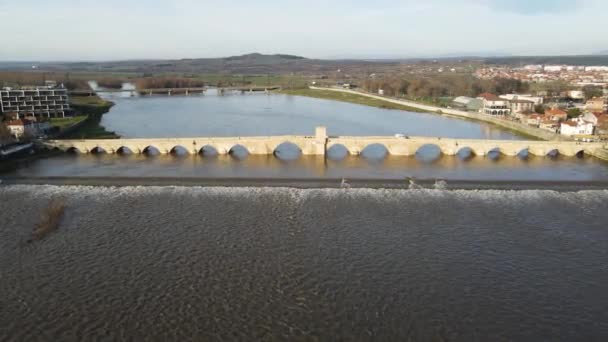 16世紀ムスタファ パサ橋 ブルガリア ハスコヴォ州スヴィレグント 英語版 のマリツァ川に架かる — ストック動画