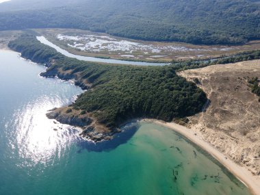 Bulgaristan 'ın Burgaz Bölgesi, Arkutino plajının şaşırtıcı hava manzarası