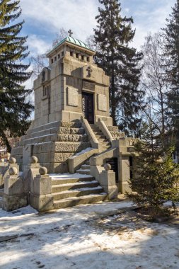 KOPRIVSHTITSA, BULGARIA - 25 Ocak 2020: Bulgaristan 'ın Sofya Bölgesi Koprivshtitsa kentindeki Tipik Sokak ve eski evler