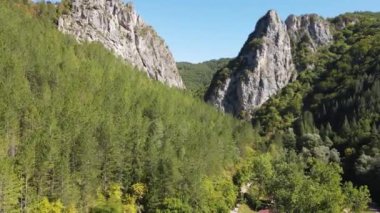 Bulgaristan 'ın Tran kenti yakınlarındaki Erma Nehri Boğazı' nın hava manzarası