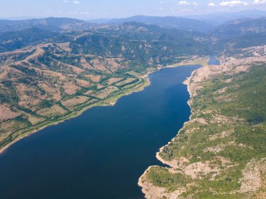 Bulgaristan 'ın Arda Nehri kıvrımlı ve Kardzhali Barajı' nın hava manzarası