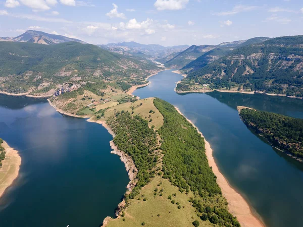 Bulgaristan 'ın Arda Nehri kıvrımlı ve Kardzhali Barajı' nın hava manzarası