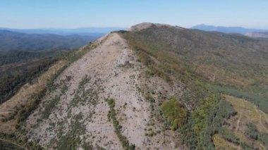 Strazha Dağı, Pernik Bölgesi, Bulgaristan 'ın İnanılmaz Sonbahar Manzarası