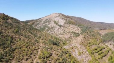 Strazha Dağı, Pernik Bölgesi, Bulgaristan 'ın İnanılmaz Sonbahar Manzarası