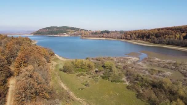 Flygfoto Hösten Syn Izvor Reservoir Konyavska Mountain Pernikregionen Bulgarien — Stockvideo