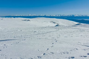 Bulgaristan 'ın Sofya kentinin Cherni Vrah zirvesi yakınlarındaki Vitosha Dağı' nın kış manzarası