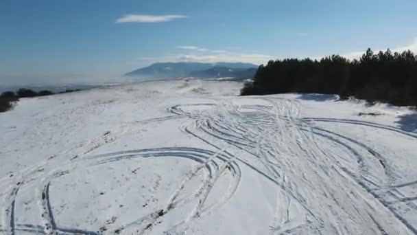 雪に覆われたリリン山の空中冬景色 ソフィア市 ブルガリア — ストック動画