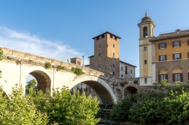 Roma, İtalya - 22 Haziran 2017: Castello Caetani, Tiber Nehri'ne ve Pons Fabricius Roma, İtalya, Amazing