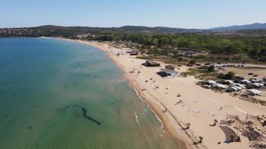 Bulgaristan 'ın Burgaz Bölgesi' nin Sozopol kasabası yakınlarındaki Gradina (Bahçe) plajının havadan manzarası 
