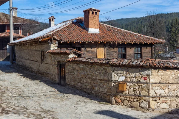 Koprivshtitsa Bułgaria Styczeń 2020 Typowa Ulica Stare Domy Historycznym Mieście — Zdjęcie stockowe