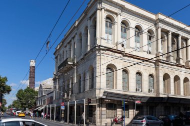 İSTANBUL, TURKEY - 26 Temmuz 2019: İstanbul 'un Laleli ilçesindeki Tipik Bina ve Sokak