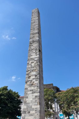 İSTANBUL, TURKEY - 26 Temmuz 2019: İstanbul, Türkiye 'de Sultanahmet Meydanı' nda Obelisk Duvarı