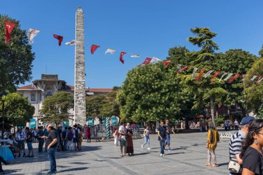 İSTANBUL, TURKEY - 26 Temmuz 2019: İstanbul, Türkiye 'de Sultanahmet Meydanı' nda Obelisk Duvarı