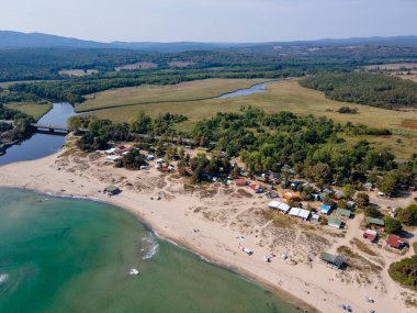Bulgaristan 'ın Burgaz Bölgesi' ndeki Kiten kasabasının Güney Sahili 'nin şaşırtıcı hava manzarası