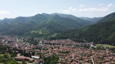 Bulgaristan 'ın Balkan Dağları, Lovech bölgesindeki Teteven kasabasının hava manzarası