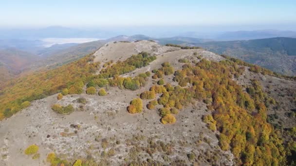 Increíble Paisaje Otoñal Montaña Erul Cerca Del Pico Golemi Región — Vídeos de Stock