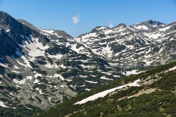 Bulgaristan 'ın Popovo Gölü yakınlarındaki Pirin Dağı' nın İnanılmaz Yaz Manzarası