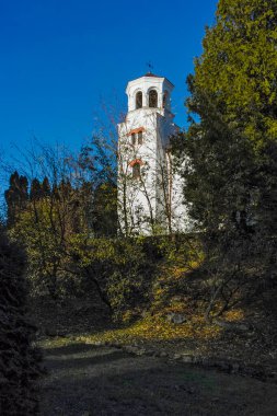 Ortaçağ Klisura Manastırı, Bulgaristan 'ın Montana ilinin Aziz Kiril ve Methodius kentine adanmıştır.
