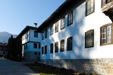 Ortaçağ Klisura Manastırı, Bulgaristan 'ın Montana ilinin Aziz Kiril ve Methodius kentine adanmıştır.