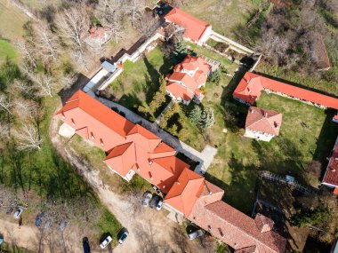 Bulgaristan 'ın Filibe Bölgesi, Saint Nedelya' ya adanmış Ortaçağ Arapovo Manastırı 'nın hava manzarası